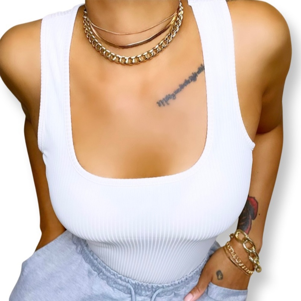 Linked up necklaces
